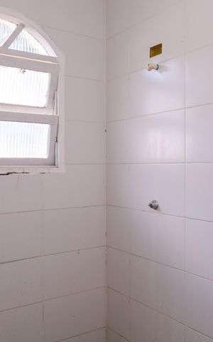Casa à venda com 400m², 4 quartos e 6 vagasBanheiro 1