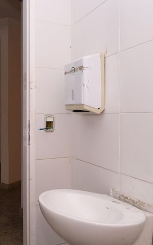 Casa à venda com 400m², 4 quartos e 6 vagasBanheiro 1