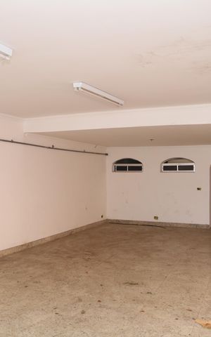 Casa à venda com 400m², 4 quartos e 6 vagasÁrea de Serviço e Garagem