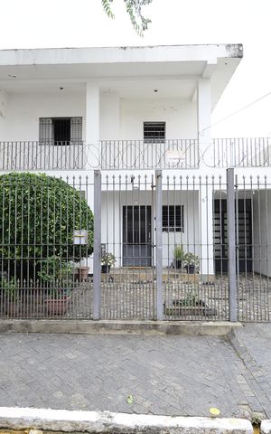 Casa para alugar com 350m², 5 quartos e 2 vagasFachada