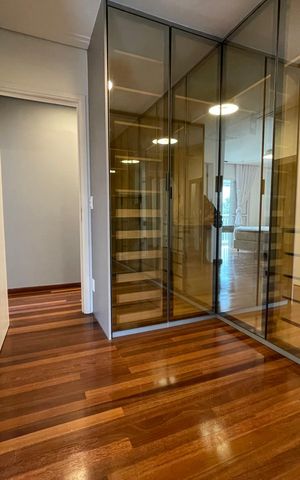 Apartamento à venda com 171m², 3 quartos e 3 vagas Apartamento à venda com 171m², 3 quartos e 3 vagasCloset da suíte 1