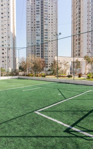 Apartamento à venda com 171m², 3 quartos e 3 vagas Apartamento à venda com 171m², 3 quartos e 3 vagasÁrea comum - Campo de futebol