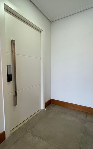 Apartamento à venda com 171m², 3 quartos e 3 vagas Apartamento à venda com 171m², 3 quartos e 3 vagasEntrada principal