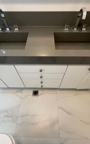 Apartamento à venda com 171m², 3 quartos e 3 vagas Apartamento à venda com 171m², 3 quartos e 3 vagasBanheiro da Suíte 1