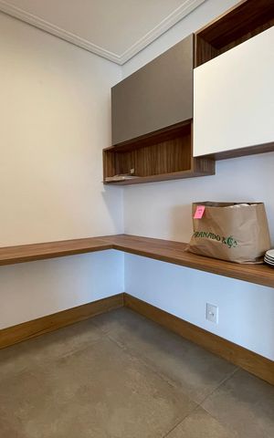 Apartamento à venda com 171m², 3 quartos e 3 vagas Apartamento à venda com 171m², 3 quartos e 3 vagasEscritório