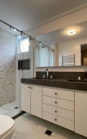 Apartamento à venda com 171m², 3 quartos e 3 vagas Apartamento à venda com 171m², 3 quartos e 3 vagasBanheiro da Suíte 1
