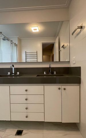 Apartamento à venda com 171m², 3 quartos e 3 vagas Apartamento à venda com 171m², 3 quartos e 3 vagasBanheiro da Suíte 1