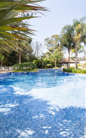 Apartamento à venda com 171m², 3 quartos e 3 vagas Apartamento à venda com 171m², 3 quartos e 3 vagasÁrea comum - Piscina