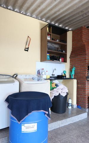 Casa para alugar com 120m², 3 quartos e sem vagaLavanderia