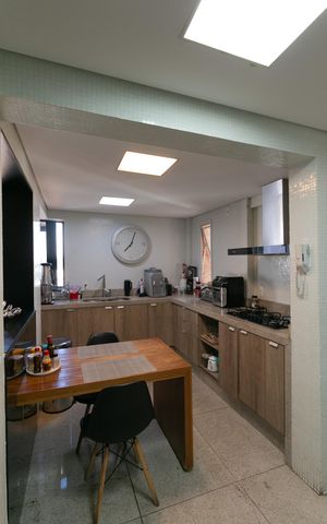 Apartamento à venda com 270m², 3 quartos e 3 vagas Apartamento à venda com 270m², 3 quartos e 3 vagasCozinha