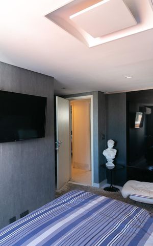 Apartamento à venda com 270m², 3 quartos e 3 vagas Apartamento à venda com 270m², 3 quartos e 3 vagasQuarto 3 Suite