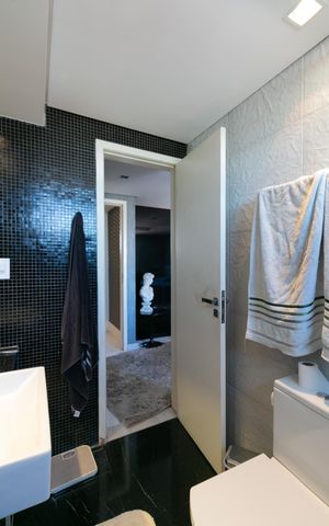 Apartamento à venda com 270m², 3 quartos e 3 vagas Apartamento à venda com 270m², 3 quartos e 3 vagasBanheiro Suite