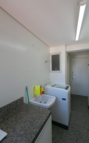 Apartamento à venda com 270m², 3 quartos e 3 vagas Apartamento à venda com 270m², 3 quartos e 3 vagasÁrea de Serviço