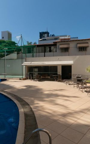 Apartamento à venda com 270m², 3 quartos e 3 vagas Apartamento à venda com 270m², 3 quartos e 3 vagasÁrea comum - Piscina