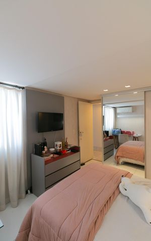 Apartamento à venda com 270m², 3 quartos e 3 vagas Apartamento à venda com 270m², 3 quartos e 3 vagasQuarto 2