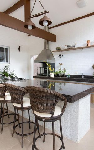 Casa de condomínio à venda com 390m², 4 quartos e 4 vagas Casa de condomínio à venda com 390m², 4 quartos e 4 vagasÁrea Gourmet