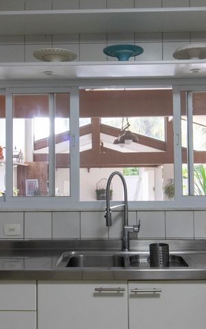 Casa de condomínio à venda com 390m², 4 quartos e 4 vagas Casa de condomínio à venda com 390m², 4 quartos e 4 vagasCozinha