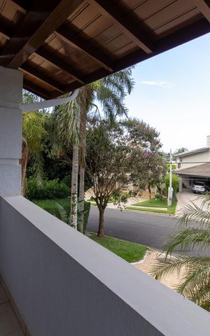 Casa de condomínio à venda com 390m², 4 quartos e 4 vagas Casa de condomínio à venda com 390m², 4 quartos e 4 vagasVaranda do Quarto 1