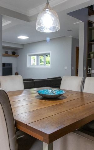 Casa de condomínio à venda com 390m², 4 quartos e 4 vagas Casa de condomínio à venda com 390m², 4 quartos e 4 vagasSala de Jantar