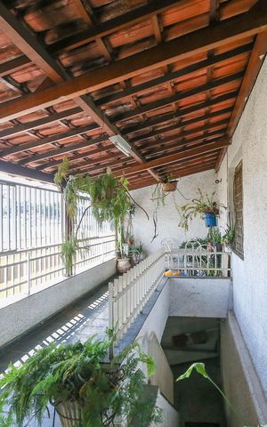 Casa à venda com 276m², 3 quartos e 1 vaga Casa à venda com 276m², 3 quartos e 1 vagaVaranda