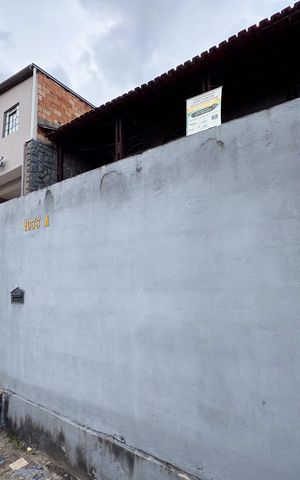 Casa à venda com 360m², 6 quartos e 2 vagas Casa à venda com 360m², 6 quartos e 2 vagasPlaca e Fachada