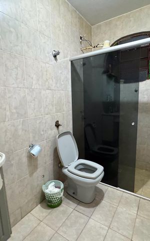 Casa à venda com 360m², 6 quartos e 2 vagas Casa à venda com 360m², 6 quartos e 2 vagasCasa 1 - Banheiro da Suíte 1