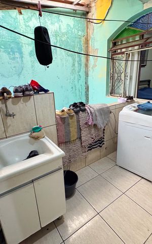 Casa à venda com 360m², 6 quartos e 2 vagas Casa à venda com 360m², 6 quartos e 2 vagasCasa 1 - Área de Serviço