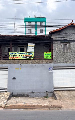 Casa à venda com 360m², 6 quartos e 2 vagas Casa à venda com 360m², 6 quartos e 2 vagasFachada