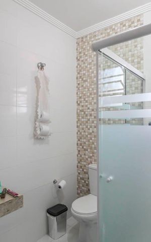 Casa à venda com 180m², 3 quartos e 2 vagasBanheiro