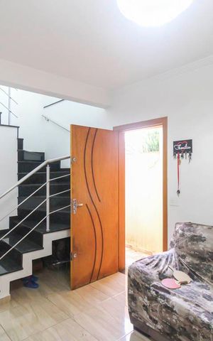 Casa à venda com 180m², 3 quartos e 2 vagasSala
