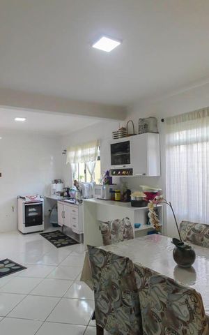 Casa à venda com 180m², 3 quartos e 2 vagasCozinha