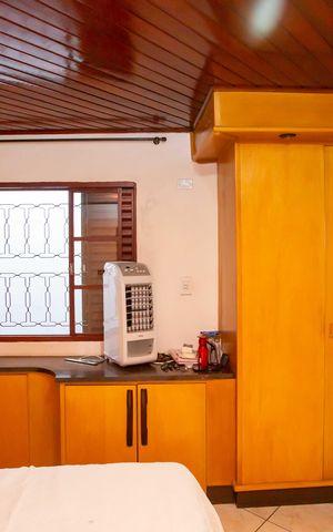 Casa para alugar com 250m², 3 quartos e 3 vagasSuíte