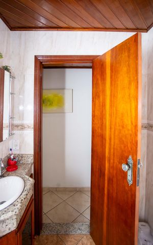 Casa para alugar com 250m², 3 quartos e 3 vagasBanheiro Social