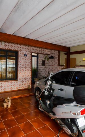 Casa à venda com 240m², 3 quartos e 2 vagas Casa à venda com 240m², 3 quartos e 2 vagasGaragem