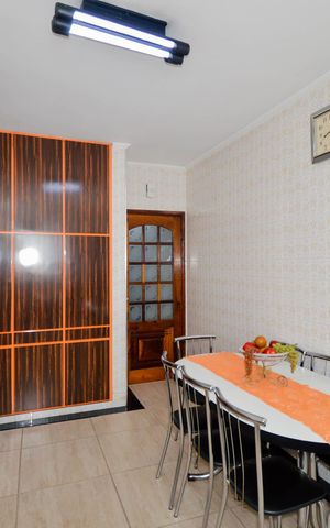 Casa à venda com 240m², 3 quartos e 2 vagas Casa à venda com 240m², 3 quartos e 2 vagasCozinha
