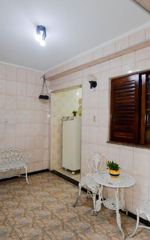 Casa à venda com 240m², 3 quartos e 2 vagas Casa à venda com 240m², 3 quartos e 2 vagasÁrea externa