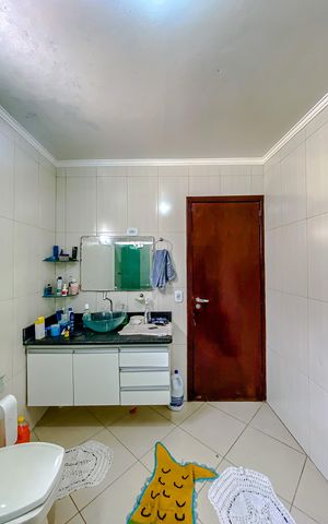 Casa à venda com 400m², 8 quartos e 6 vagasBanheiro (Casa 2)