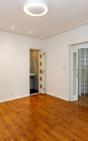 Casa à venda com 170m², 5 quartos e 4 vagas Casa à venda com 170m², 5 quartos e 4 vagasSala