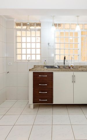 Casa à venda com 170m², 5 quartos e 4 vagas Casa à venda com 170m², 5 quartos e 4 vagasEdícula - Cozinha