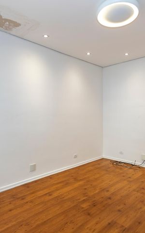 Casa à venda com 170m², 5 quartos e 4 vagas Casa à venda com 170m², 5 quartos e 4 vagasSala