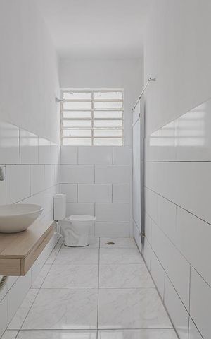 Casa para alugar com 240m², 3 quartos e 2 vagasBanheiro