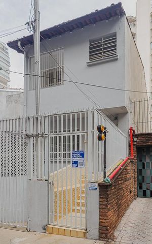 Casa para alugar com 240m², 3 quartos e 2 vagasFachada