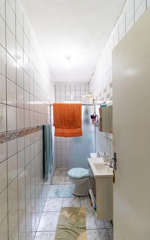 Casa à venda com 150m², 5 quartos e 2 vagas Casa à venda com 150m², 5 quartos e 2 vagasBanheiro 3