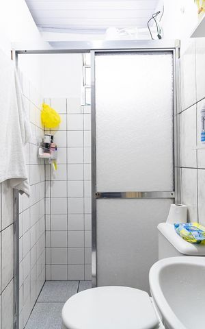 Casa à venda com 150m², 5 quartos e 2 vagas Casa à venda com 150m², 5 quartos e 2 vagasBanheiro Social