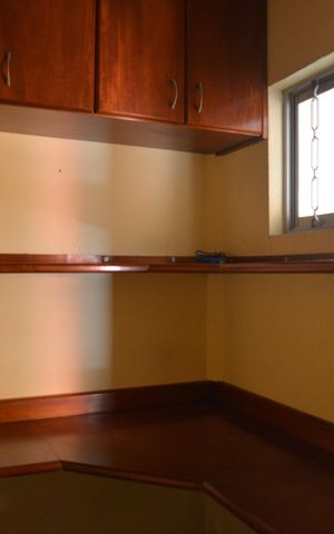 Casa à venda com 236m², 3 quartos e 6 vagasEscritório