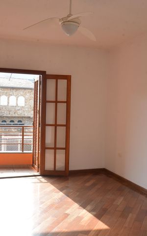 Casa à venda com 236m², 3 quartos e 6 vagasQuarto Suíte