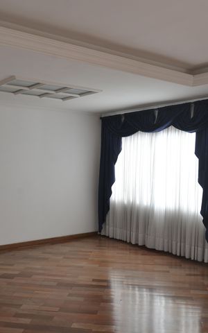 Casa à venda com 236m², 3 quartos e 6 vagasSala