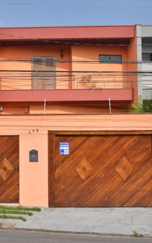 Casa à venda com 236m², 3 quartos e 6 vagasFachada