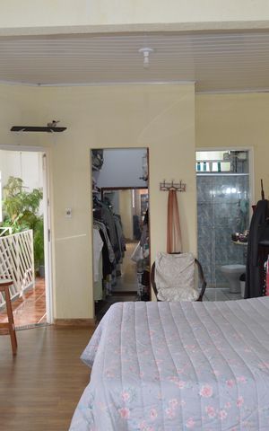 Casa à venda com 258m², 6 quartos e 5 vagasSuíte 3