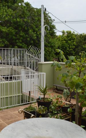 Casa à venda com 258m², 6 quartos e 5 vagasVaranda